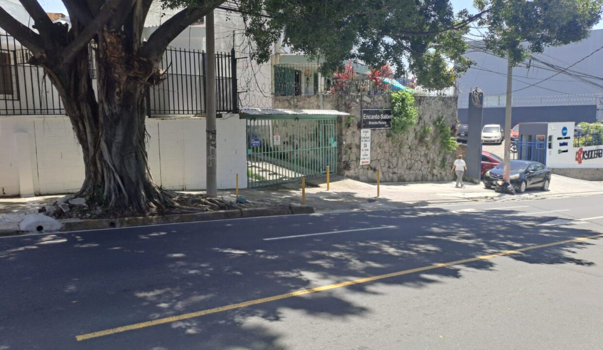 240b5fb9-4bcf-40e0-80a2-1e0ff984ecd7