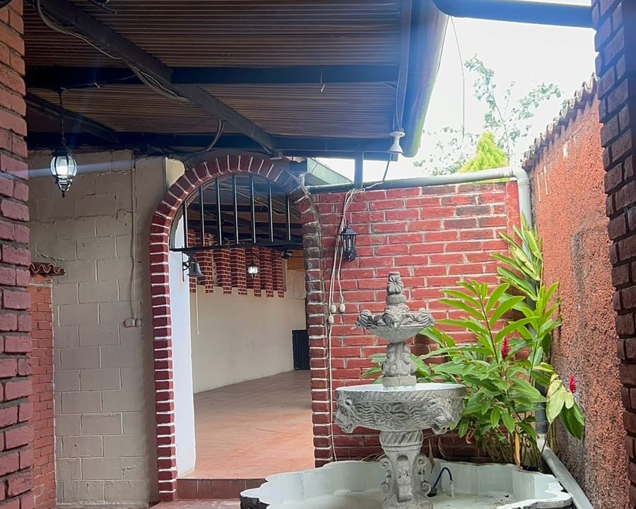 a322d242-0740-4f97-835f-87b097596209